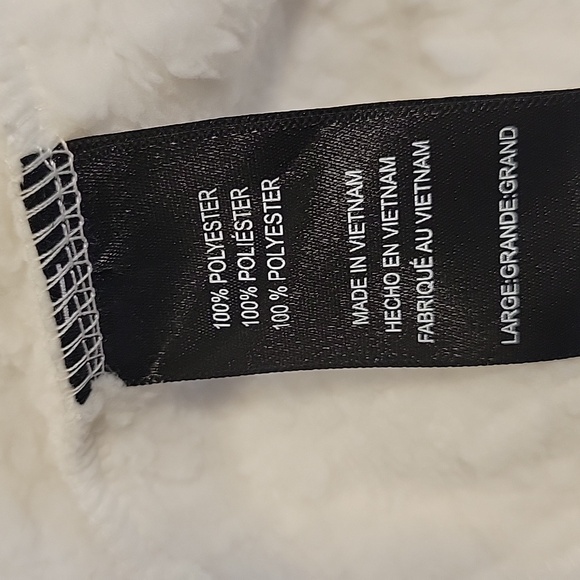 NWOT, Room Service Cozy White Robe - Picture 4 of 5